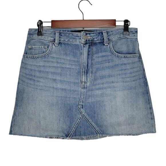 Hollister Medium Wash Faded Raw Hem High Rise Blue Jean Mini Skirt Size 7 - Picture 1 of 5